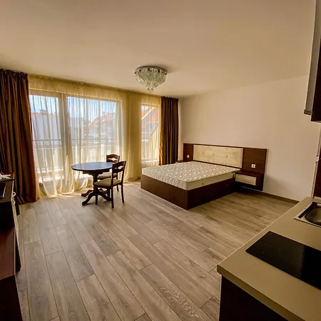 Apartments Pomorie דירה *