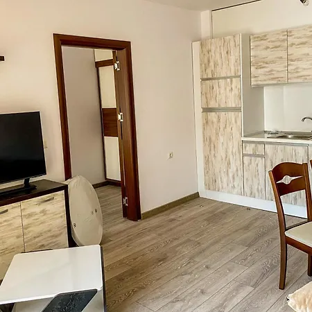Apartments Pomorie דירה *