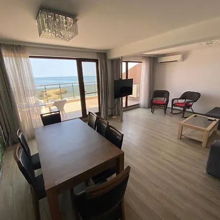 Apartments Pomorie דירה *